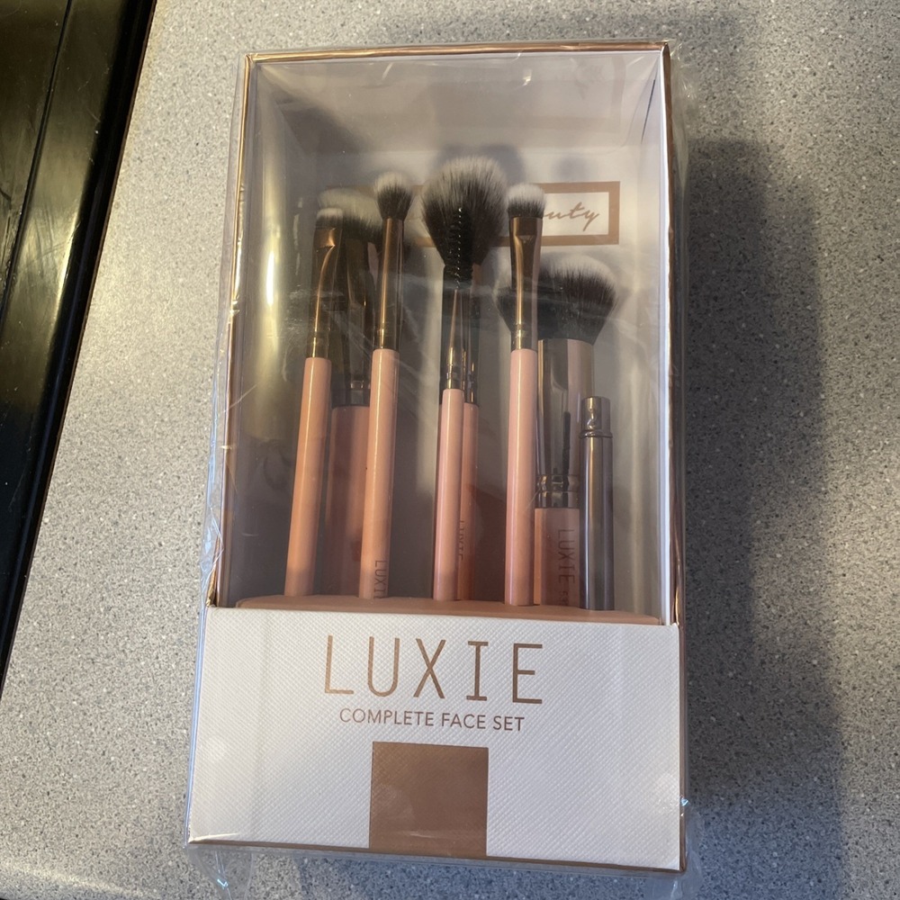 LUXIE Complete Face Set Rose Gold Collection Brush Set 8 Brushes NIB